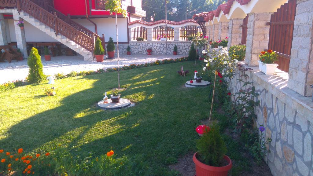 Guest House H Dzhogolanov Koprivstica Kültér fotó