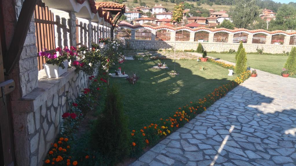 Guest House H Dzhogolanov Koprivstica Kültér fotó